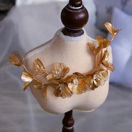 Diadema barroca Tiara Color dorado Flor Floral Hairband Headwear Mujeres Tocado Fiesta Accesorios para el cabello nupcial Joyería de boda 240103