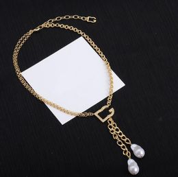 Collane di dichiarazione di perle barocche placcate in oro 18 carati Collana di design classico Collana con pendenti con lettere Accessori per gioielli da sposa da donna di moda