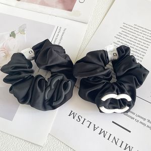 Haarspeldjes Luxe Designer Haarelastiekjes Scrunchies voor Dames Accessoires Effen Kleur Zwart Wit Roze Merk Patroon Satijn Haarband Elegant Brede rand