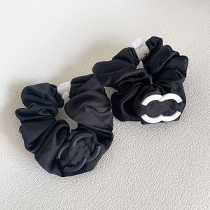 Barrettes Diseñador de lujo Diadema Diademas Para mujer Donut Marca Estilo elegante Letra satinada Diadema Mujeres Amplia simplicidad Aro para el cabello Deporte Cabeza ancha