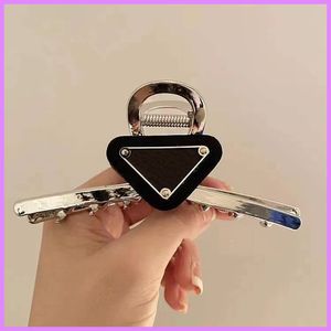 Barrettes Femmes Mode Épingle À Cheveux Designer Métal Triangle Clips Griffes Grand Carré Crabes Clip Léopard Grain Bouchons pour Accessoires De Cheveux D222235F