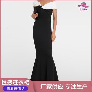 2024 nuevo vestido de punto negro con escote de una línea y hombros descubiertos con corte entallado y temperamento para vestido de mujer 230826