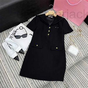 Basic Casual Jurken Designer 2023 Zomer Nieuwe Academy Style Charm Celebrity Slim Fit Navy Neck Short Sleeve Dress for Women MBNU