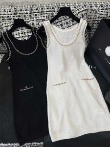 Basic Casual Dresses Designer 23 Autumn/Winter Nieuwe High Order High Order Cha Chain Splited Three Dimensional Diamond Diamond Grid Slim Fit mouwloze beroemde beroemde jurk SEK2