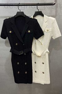 Robes décontractées de base designer 23 printemps / été nouvelle mode féminine niche française coupe ajustée double boutonnage robe à manches courtes tricotée en soie glacée TH1L