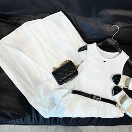 Robes décontractées de base Designer 23e année à la mode brodée Triumphal Arch petite ceinture en cuir Slim Slim Vest Slim Vest Robe 1wzg