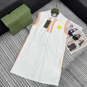 Basic Casual Dresses Designer 24 lente/zomer nieuwe mode polo kraag mouwloze jurk modieuze taille drawstring slanke fit geborduurde korte rok psac