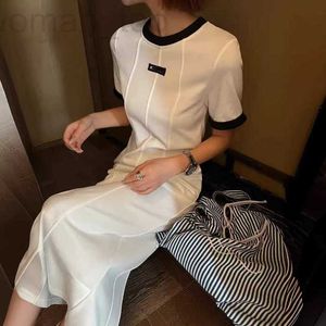 Basic casual jurken Designer 24 lente/zomer nieuwe borst patch contrast zwart en wit korte mouwen t-shirt lange jurk mcw4