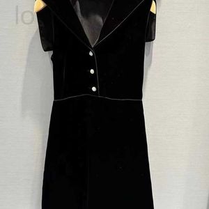 Basic Casual Dresses Designer Brand 2024 Spring Nieuwe Miu Style Black Jurk Mouwloze Navy Neck Velvet A-Line rok slank en elegant 4fak