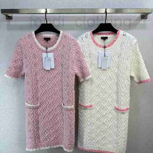 Robes décontractées de base Marque de créateurs Tempérament à la mode et socialite évidé diamant Plaid col rond robe tricotée pour les femmes IDPZ