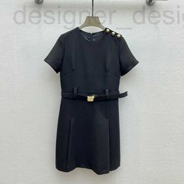 Robes décontractées de base marque de créateur Miu robe noire avec ceinture, petite robe cintrée à la taille de style Hepburn, jupe trapèze exquise à manches courtes, été nouveau 6896
