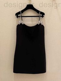 Robes décontractées de base marque de créateur style MIU jupe camisole noire robe sexy avec nœud en diamant fait à la main avec un sens du design mondain, bas au printemps U9W7