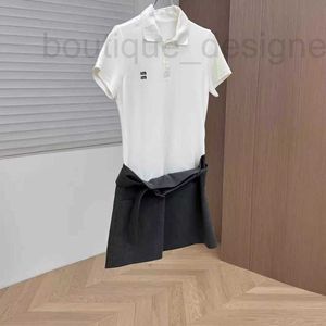 Robes décontractées de base marque de créateurs Nanyou Brand Trendy High Europe European Polo Col Short à manches avec panneau blanc Splice gris pour Slim Jirt Women's Fcut