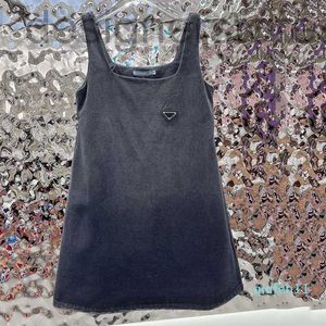 Basic Casual Dresses Designer Designer 2022-GREY DENIM DROMMEN DRAAI VINTAGE BADGE Rokken Persoonlijkheid Mouwloze kleding 8GYH SU1D