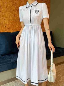 Diseñador de vestidos casuales básicos Heavy Industry Lace Ribbon Splice Lapel Vestido de mujer de manga corta con cintura alta, Slim Large Hemline Long K0DU