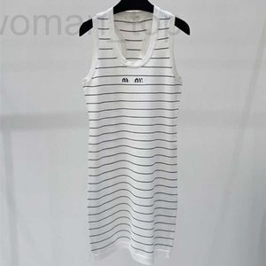 Basic Casual Dresses Designer Hoge versie 24 Zomer Nieuwe M Familie Stripe Mouwloze slanke Fit gebreide jurk WQ1P