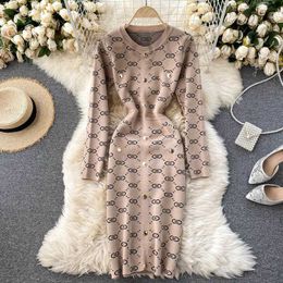 Vestidos casuales básicos Diseñador Vestido de suéter de punto Otoño Invierno Nueva Moda Retro Cuello redondo Jacquard Paquete apretado Hip Vestidos KJ3O