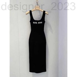 Vestidos casuales básicos Diseñador Marca de lujo Miu Vestido negro Diseñador Camisola Dulce Mini Falda Sexy Chaleco sin mangas Verano Y2K Camiseta sin mangas de punto S6G5