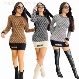 Robes décontractées de base Designer M4038 Femme Femme Automne et hiver Tempérament en tricot en tricot Sexy Robe de hanche enveloppée 3 Couleurs Zxhz