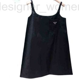 Robes décontractées basiques Designer P famille triangle été nouvelle robe pour femmes lâche et polyvalente sans manches gilet à bretelles jupe A-line 5EE1