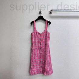 Robes décontractées de base Designer Shenzhen Nanyou Huo ~ 24 printemps / été Nouveau couleur bleu Plaid Soft Claid Suspende en V Robe sans manches