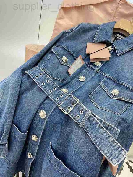 Robes décontractées de base Designer Shenzhen Nanyou haut de gamme Miu Home Automne et Winter Blue Robe en jean personnalisé avec une ceinture de diamant OKR4