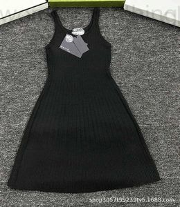 Basic casual jurken Designer Skirtsskorts Designer Nieuwe stijl in het vroege voorjaar je vest sling sling gebreide zwarte jurk afslank en rok mig5 w4pc