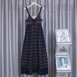 Basic Casual Dresses Designer Speciale prijs binnenste rok met holle patroon V-hals jurk, casual, comfortabel, los, elegant en temperament voor vrouwen VA0M