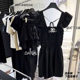 Basic Casual Jurken ontwerper Hetzelfde trendy merk als de internetberoemdheid, Xiaoxiang Wind Pressed Pleated Flying Sleeves Jumpsuit, met een taille naar beneden