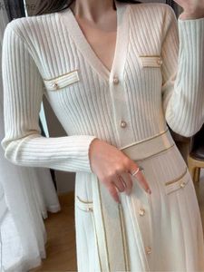 Robes décontractées de base Robe de soirée longue de luxe en tricot blanc coréen une pièce 2022 hiver pour les femmes robes de soirée élégantes robes élégantes chics pour femmes YQ240201