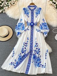 Robes décontractées de base Mode Bleu et Blanc Porcelaine Fleur Imprimer Dres Vêtements Longue Lanterne Manches Ceinture Simple Boutonnage Vintage Robes 230824