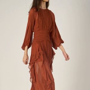 Robes décontractées de base Gaun unik and elegan untuk wanita gaun musim gugur 2023 pinggiran lipit lengan panjang terbuka punggung kecil modis desain jalanan 230904