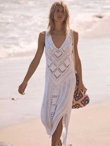 Robes décontractées de base Robe de plage tricotée sans manches femmes crochet haut col en V tunique solide costume de plage maillot de bain d'été 2022 nouveau maillot de bain vente chaude J240222