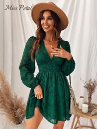 Basis Casual jurken Miss Petal Plunge Aline Mini Dress Woman Green SEXY Long Sleeve Party 2023 Lente herfst Vrouwelijke Sundress 230817