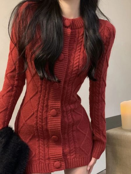 Robes décontractées de base rouge doux élégant bouton tricoté robe pull femme mince sexy mini robe robe de soirée mode coréenne hiver 231218