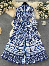 Basic Casual Jurken Runway Red Blue en Wit Porselein Print Holiday Maxi Dress Dames Stand Single Breasted Losse Lace Up Belt Long Robe Vestido YQ240402