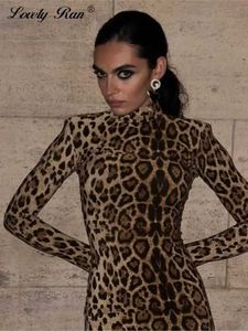 Robes décontractées de base Sexy robe imprimée léopard corps des femmes à manches longues col rond Maxi robe pour femmes 2024 rotatif mode d'été débardeur pour femmes J240130