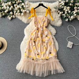Robes décontractées de base Sexy doux français Vintage jaune robe Bandeau femmes nouvelle mode été Sequin maille broderie vêtements de fête Vestidos 2023