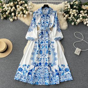 Basic Casual Jurken Zomer Herfst Damesjurk Turn Down Neck Puff Sleeve Enkele rij knopen Blauwe print Vintage lange jurk Fashion Runway 2023