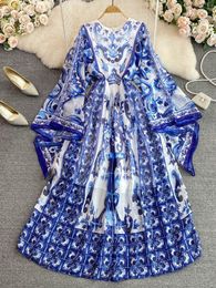 Robes décontractées basiques été bohème bleu et blanc porcelaine imprimé robe en mousseline de soie femmes vêtements O cou manches évasées grande balançoire Maxi Vestidos 230717