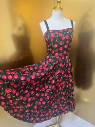 Basis Casual jurken Damesjurk Europees Modemerk Mouwloze verzamelde taille Zwarte kersen Gedrukte zijde