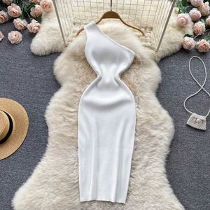 Basis Casual jurken yuoomuoo ins mode sexy een schouder gebreide bodycon jurk dame elastische outfits pakket heupen witte mini jurk feestvestidosl2403