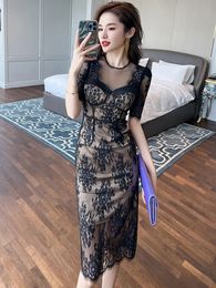 Basic Casual Damesjurken Franse Sexy Kanten Jurk voor Dames Sheer Black Hook Flower Wrapped Chest Slim Fit Midi Robe Femme Avondfeest Banket Vestidos 2024