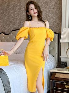 Basis Casual Women jurken zomer zoete zachte elegante jurk voor vrouwen sexy Koreaans satijnen geel uit schouder gesplitste mantel dame feest runway vestidos modeshow 2024