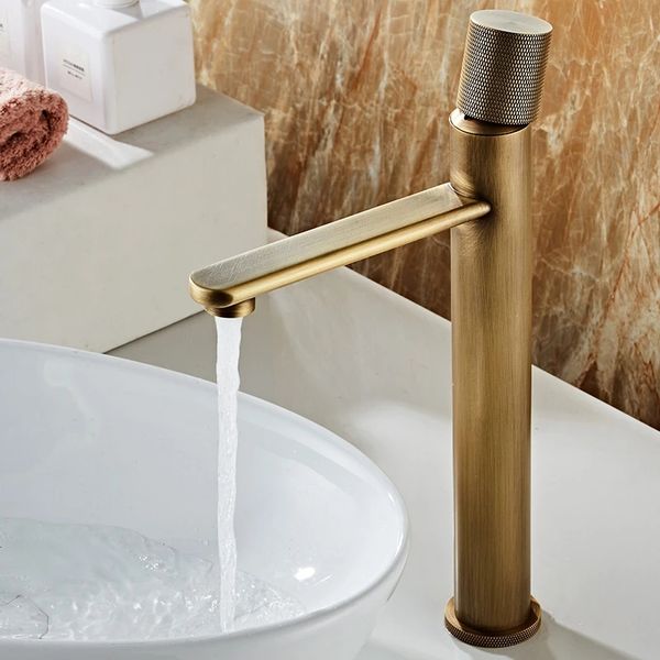 Grifos de lavabo Grifo de baño de bronce antiguo Grifo de lavabo de baño de latón frío caliente Grifo de lavabo de baño montado en cubierta Grifo de agua mezclador