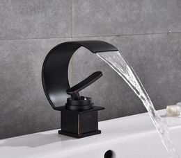 Grifos de lavabo grifo de baño de bronce negro moderno grifos de cascada grifo de agua y frío de un solo orificio grifos mezcladores de lavabo 2112803