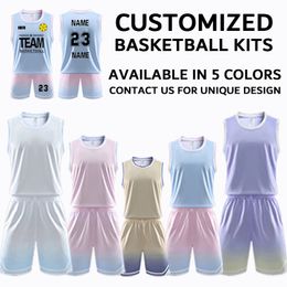 Kits de maillot de basket-ball avec des sweats de conception personnalisés et des shorts pour toute équipe, contactez-nous pour vos solutions personnalisées avant de commander