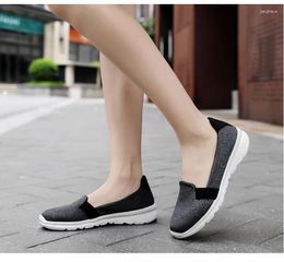 Chaussures de basket-ball 2024 hommes Women Sport Black and White Casual Sports Shoe Sneakers A325447