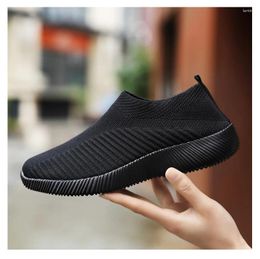 Chaussures de basket 2024 hommes Women Sport Black and White Casual Sports Shoe Sneakers A065422