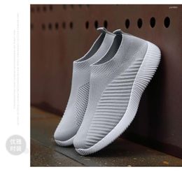 Chaussures de basket-ball 2024 hommes Women Sport Black and White Casual Sports Shoe Sneakers A96547
